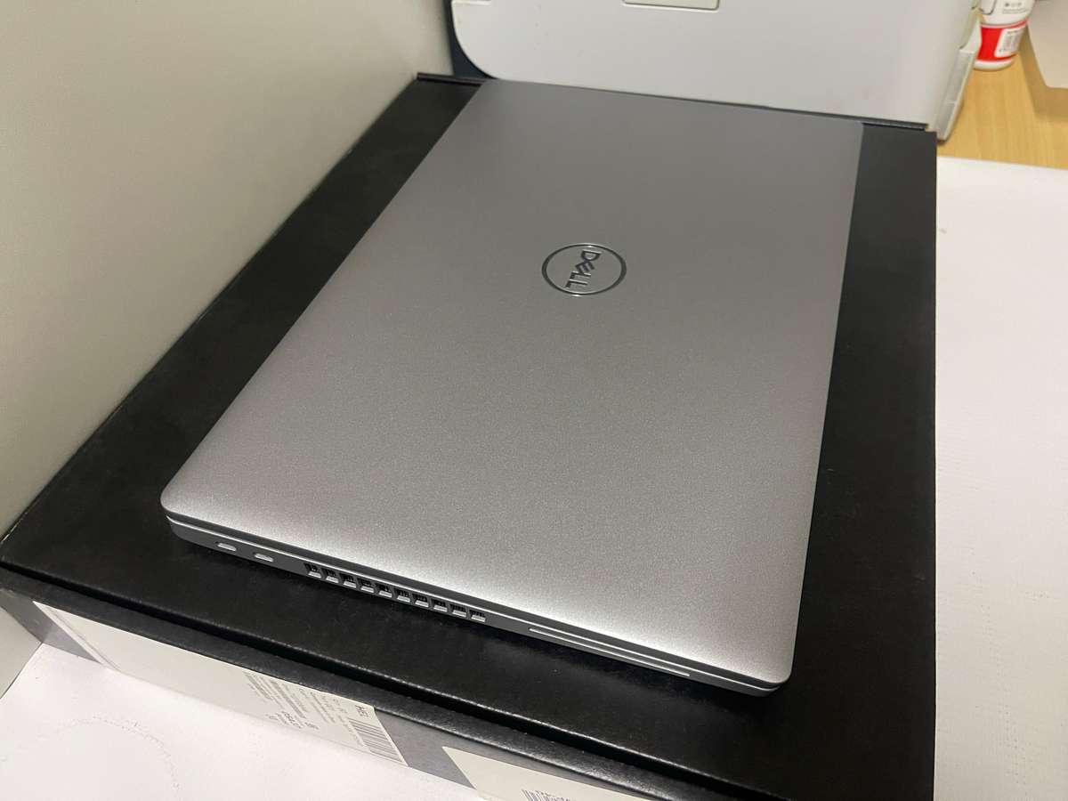 Dell Latitude 5530 15.6-inch Core i7-1265U (12th Gen) 16GB RAM 512GB SSD Win 11 Pro Laptop