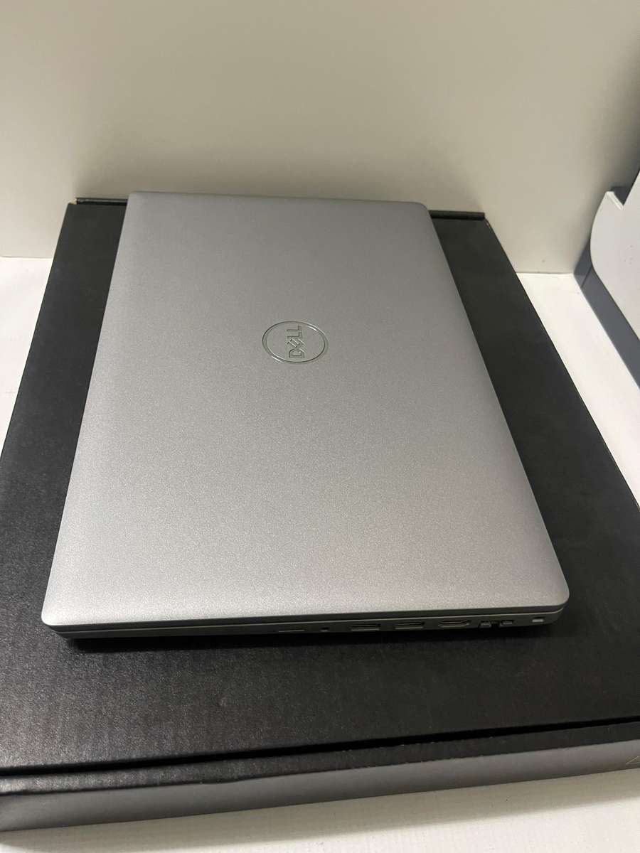 Dell Latitude 5530 15.6-inch Core i7-1265U (12th Gen) 16GB RAM 512GB SSD Win 11 Pro Laptop