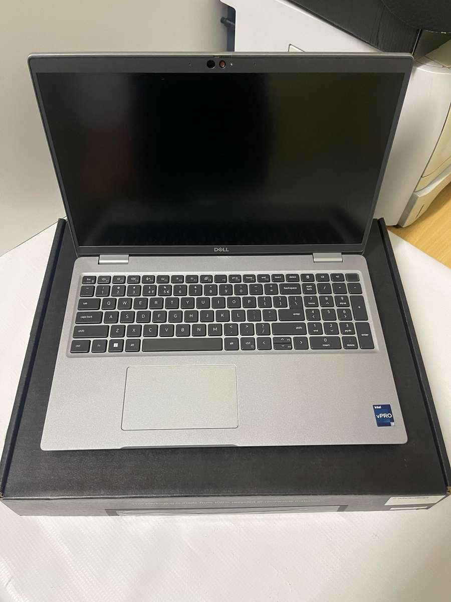 Dell Latitude 5530 15.6-inch Core i7-1265U (12th Gen) 16GB RAM 512GB SSD Win 11 Pro Laptop