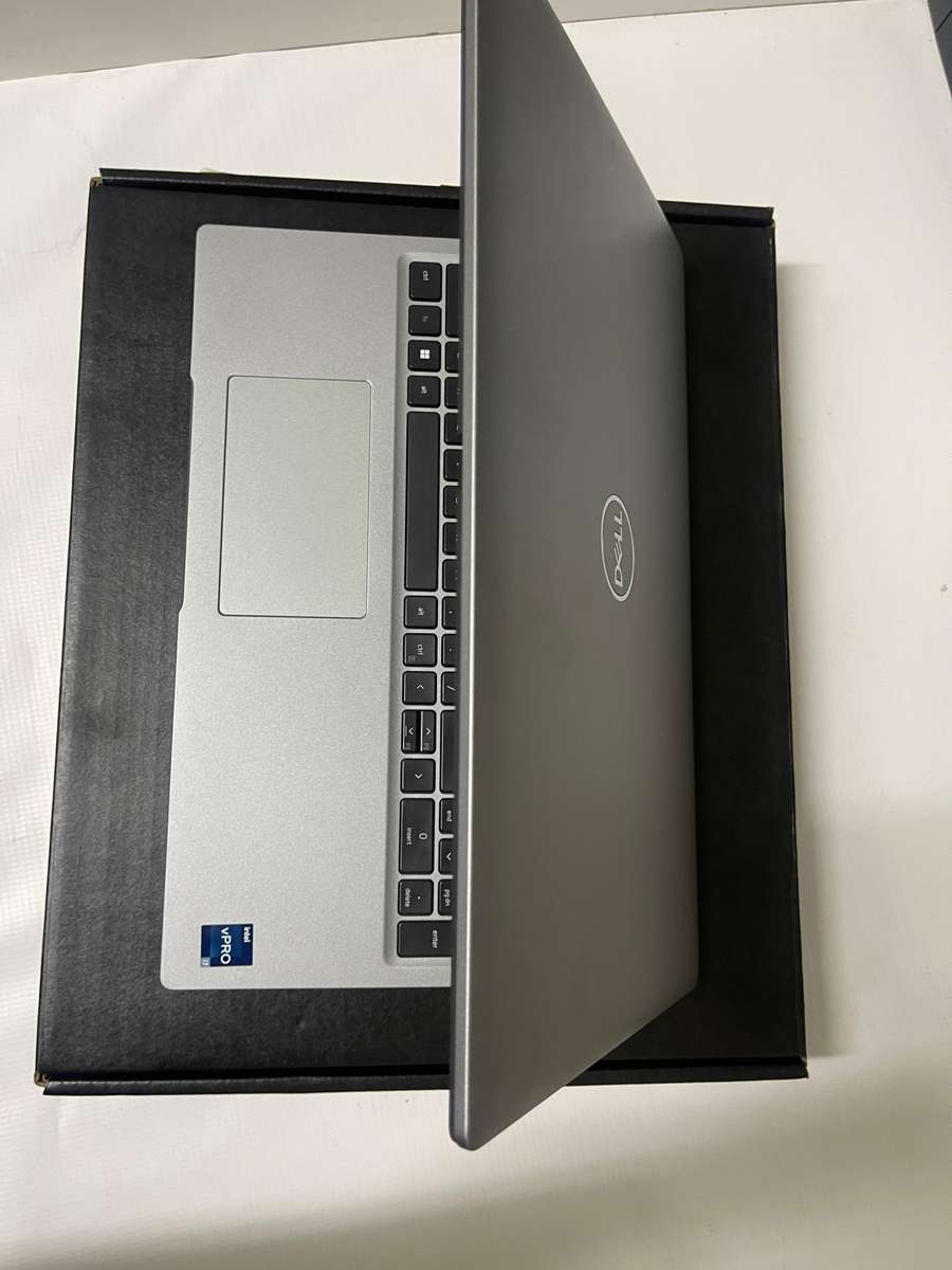 Dell Latitude 5530 15.6-inch Core i7-1265U (12th Gen) 16GB RAM 512GB SSD Win 11 Pro Laptop