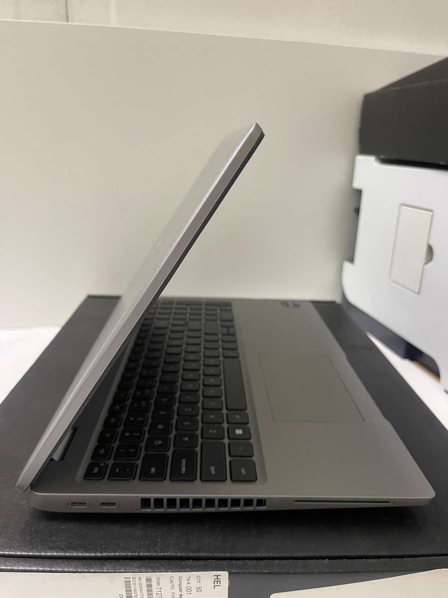 Dell Latitude 5530 15.6-inch Core i7-1265U (12th Gen) 16GB RAM 512GB SSD Win 11 Pro Laptop