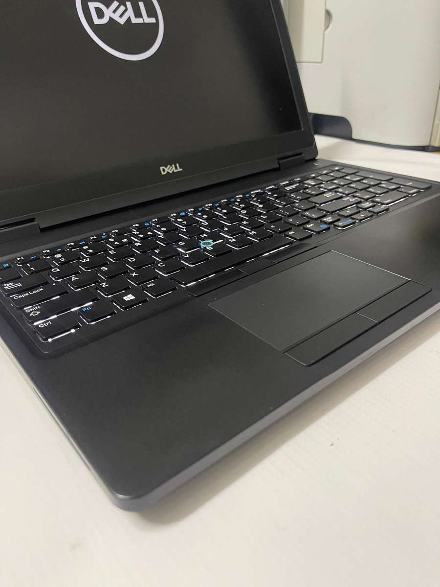 Dell Latitude 5590 - 15.6" FHD - Intel Core i5 8250U 8th Gen Quad Core - 16GB RAM - 256GB NVMe SSD