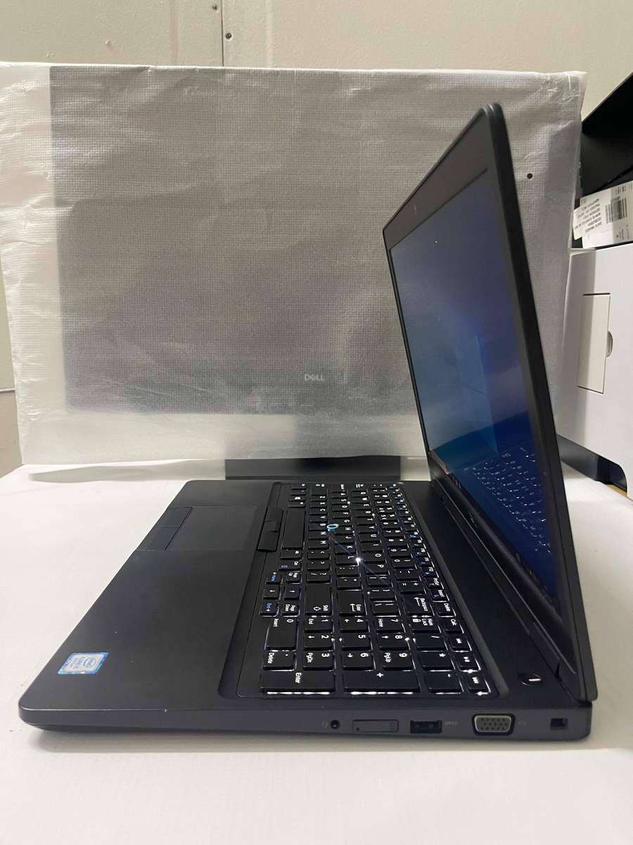 Dell Latitude 5590 - 15.6" FHD - Intel Core i5 8250U 8th Gen Quad Core - 16GB RAM - 256GB NVMe SSD