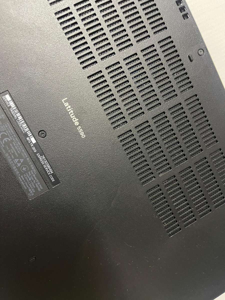 Dell Latitude 5590 - 15.6" FHD - Intel Core i5 8250U 8th Gen Quad Core - 16GB RAM - 256GB NVMe SSD