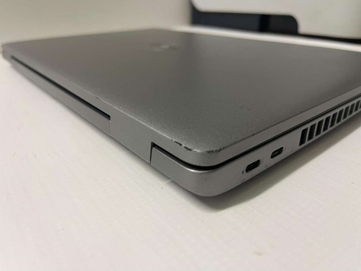 Dell Latitude 5520 15.6-inch Core i5-1145G7 (11th Gen) 16GB RAM 512GB SSD Win 11 Pro Laptop