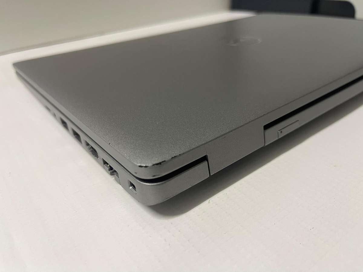 Dell Latitude 5520 15.6-inch Core i5-1145G7 (11th Gen) 16GB RAM 512GB SSD Win 11 Pro Laptop