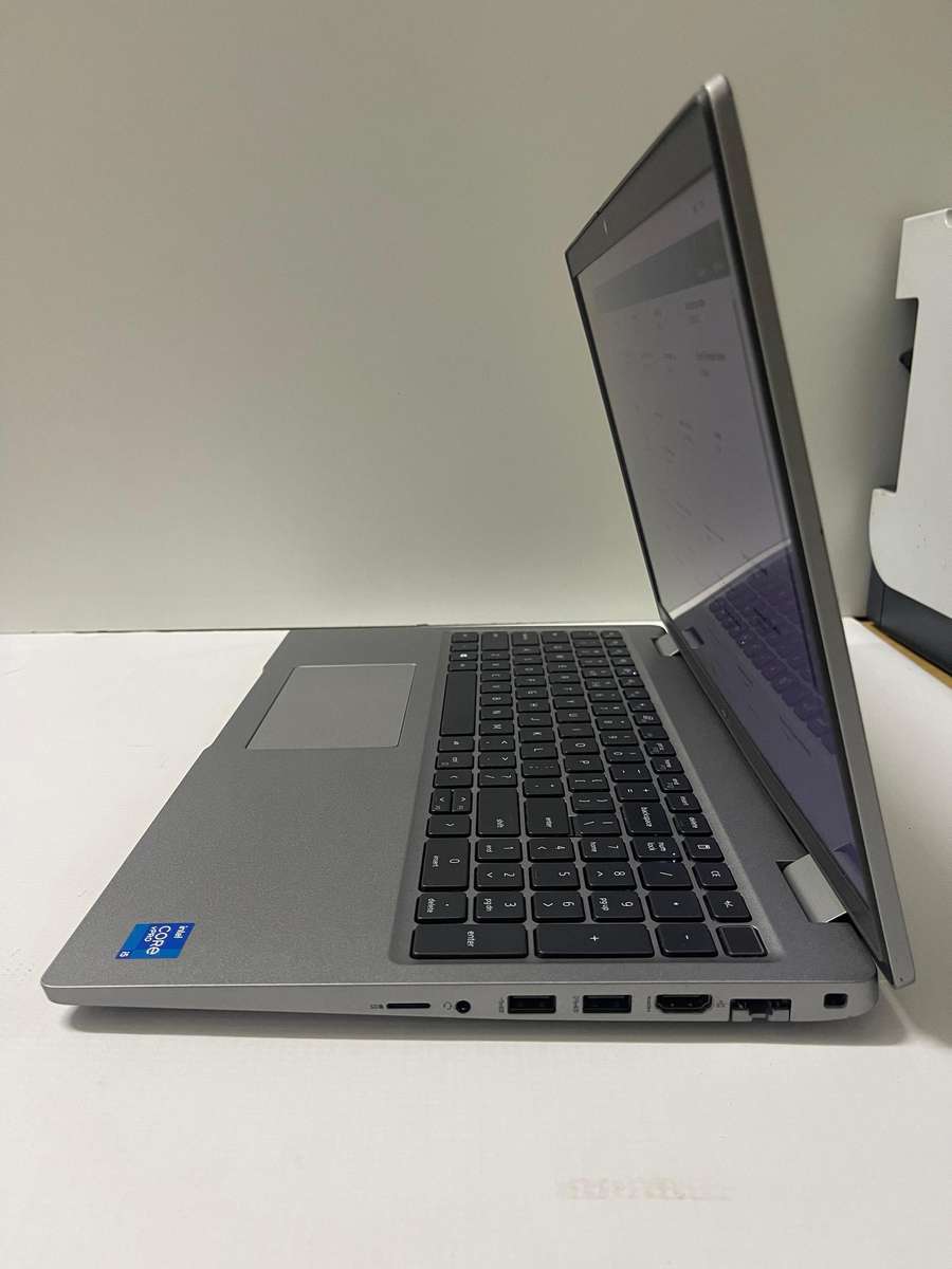 Dell Latitude 5520 15.6-inch Core i5-1145G7 (11th Gen) 16GB RAM 512GB SSD Win 11 Pro Laptop