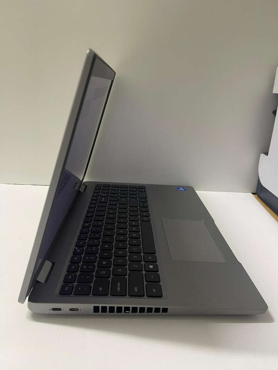 Dell Latitude 5520 15.6-inch Core i5-1145G7 (11th Gen) 16GB RAM 512GB SSD Win 11 Pro Laptop