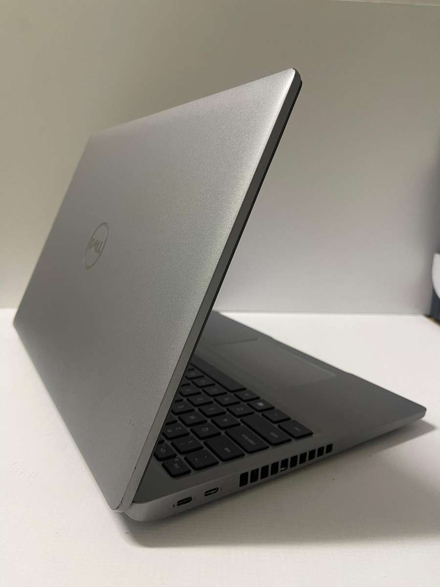 Dell Latitude 5520 15.6-inch Core i5-1145G7 (11th Gen) 16GB RAM 512GB SSD Win 11 Pro Laptop