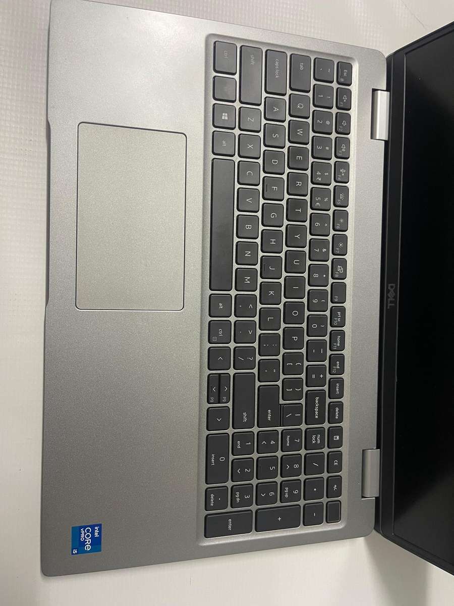 Dell Latitude 5520 15.6-inch Core i5-1145G7 (11th Gen) 16GB RAM 512GB SSD Win 11 Pro Laptop