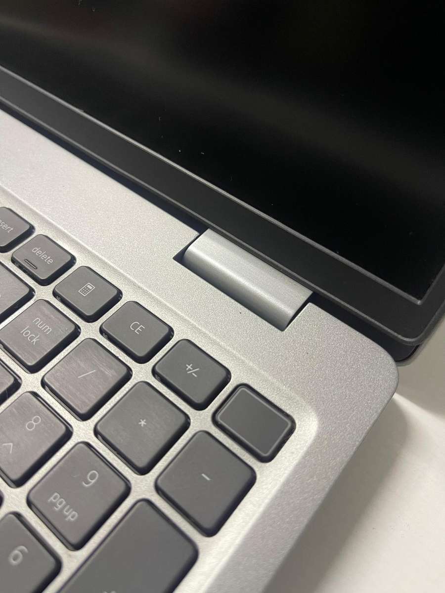 Dell Latitude 5520 15.6-inch Core i5-1145G7 (11th Gen) 16GB RAM 512GB SSD Win 11 Pro Laptop