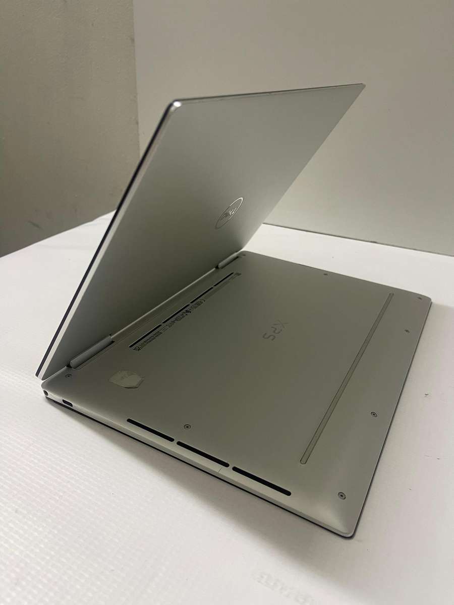 Dell XPS 13 9310 13.4-inch Touchscr 2-in-1 x360 Convertible Laptop Core i7-1165G7 16GB RAM 512GB SSD