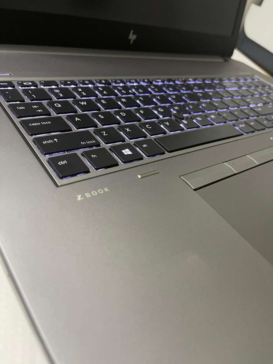 HP ZBook 17 G5 Mobile Workstation Core i7-8750H 17.3" FHD 32GB RAM 1TB SSD Quadro T1000 4GB DDR5 GPU