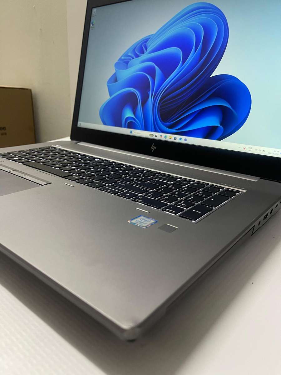 HP ZBook 17 G6 Mobile Workstation  Core i7-9750H 17.3 FHD 32GB RAM 1TB SSD Quadro T1000 4GB DDR5 GPU