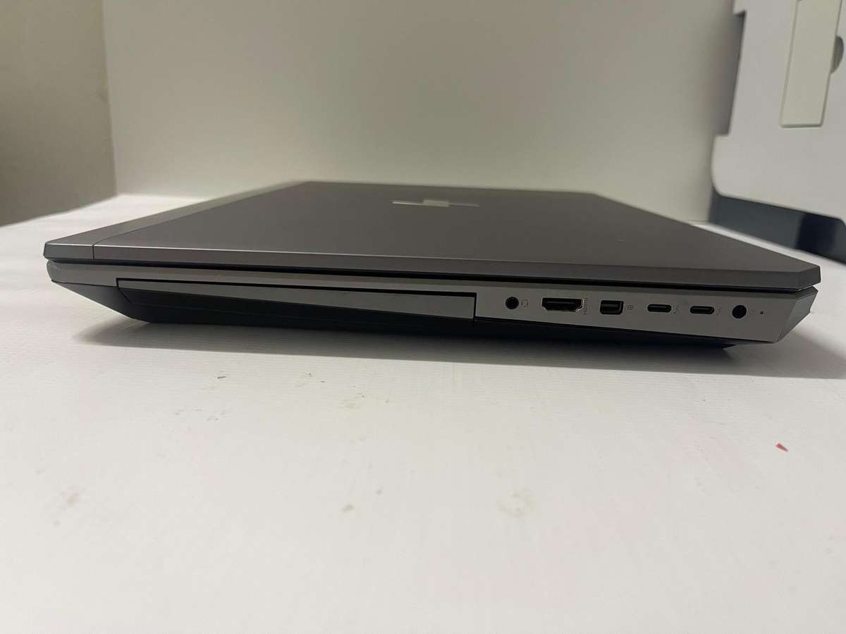 HP ZBook 17 G6 Mobile Workstation  Core i7-9750H 17.3 FHD 32GB RAM 1TB SSD Quadro T1000 4GB DDR5 GPU