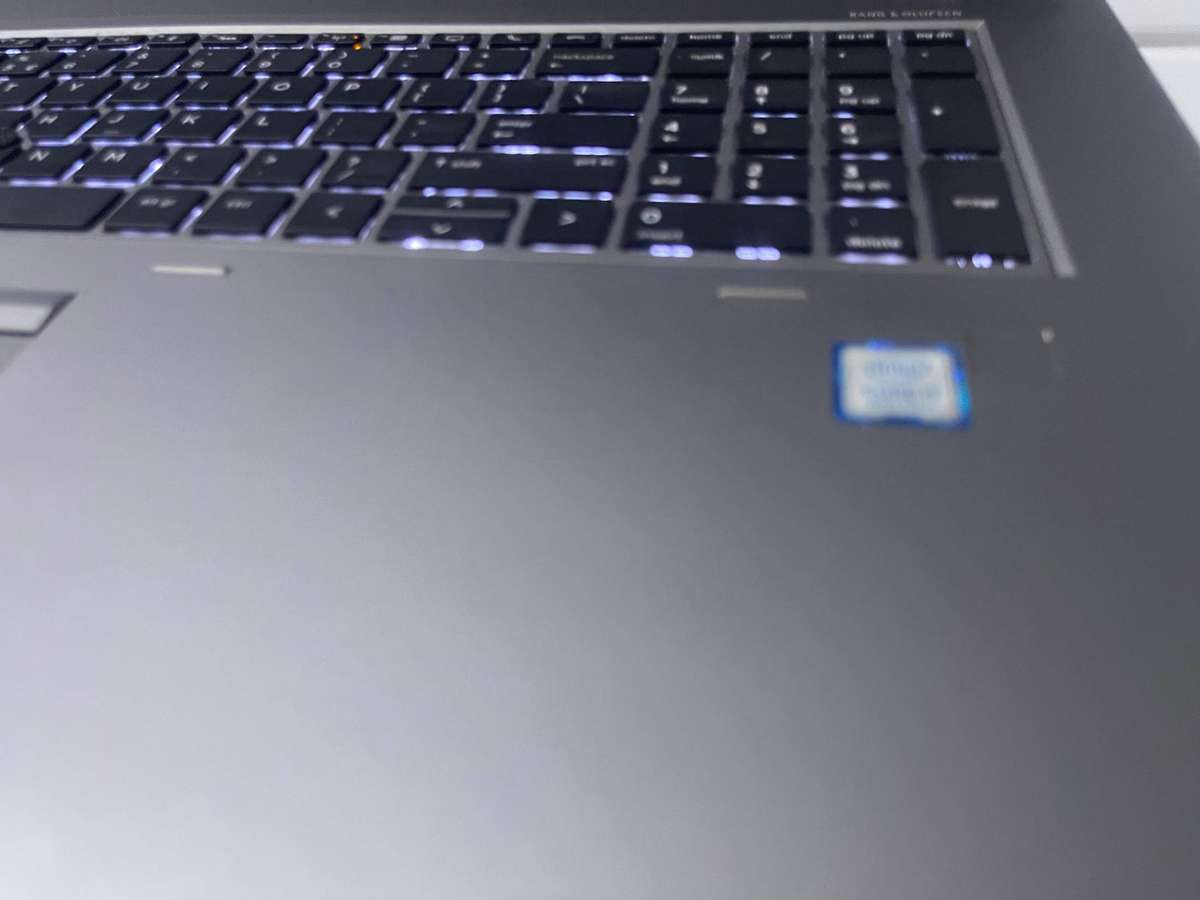 HP ZBook 17 G5 Mobile Workstation Core i7-8750H 17.3" FHD 32GB RAM 1TB SSD Quadro P1000 4GB DDR5 GPU