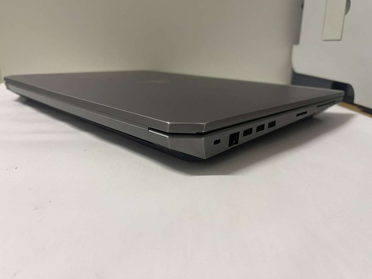 HP ZBook 17 G5 Mobile Workstation Core i7-8750H 17.3" FHD 32GB RAM 1TB SSD Quadro P1000 4GB DDR5 GPU