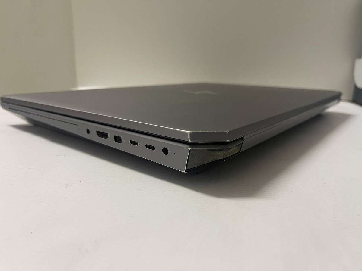 HP ZBook 17 G5 Mobile Workstation Core i7-8750H 17.3" FHD 32GB RAM 1TB SSD Quadro P1000 4GB DDR5 GPU