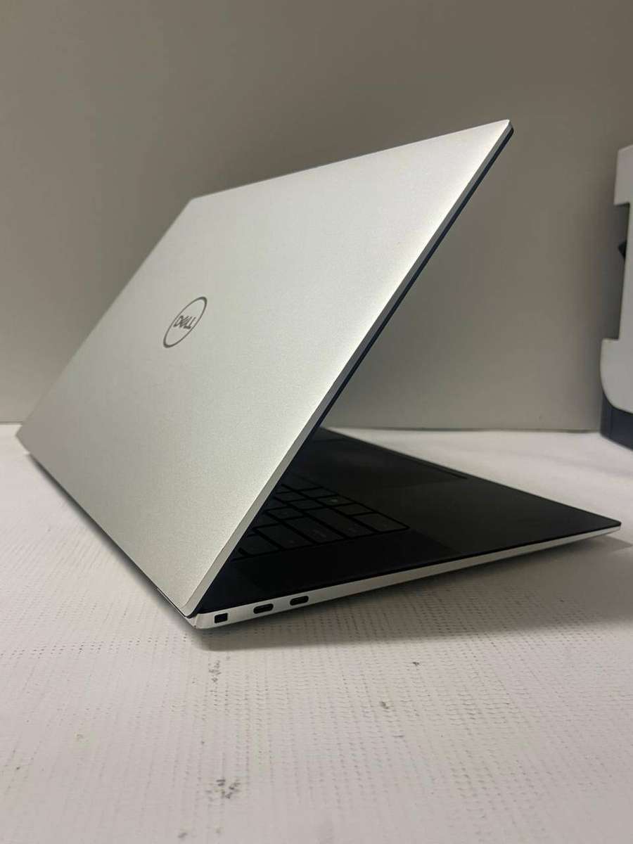 Dell XPS 17 9710 11th Gen Intel Core i7 32GB RAM 1TB SSD NVIDIA RTX 3050 4GB 17.3 FHD+ TOUCH LAPTOP