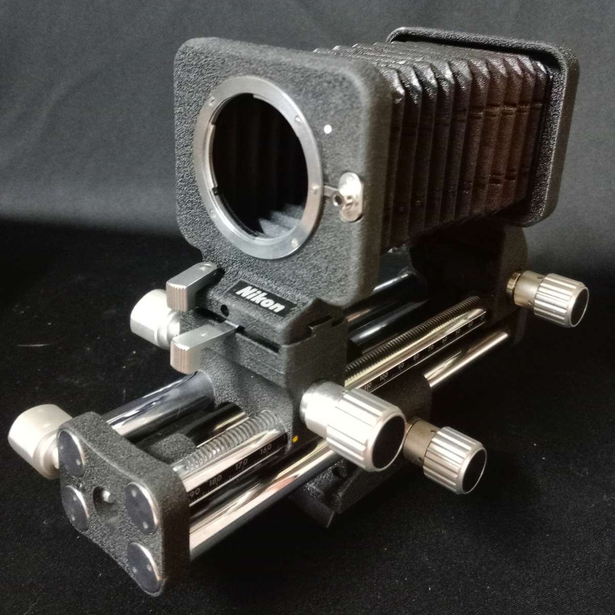 Nikon PB - 4 Bellows Focusing Attachment