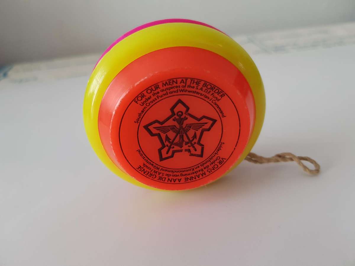VINATGE & SUPER RARE ORIGINAL RUSSELL YO-YO ISSUED IN 1981 IN SUPPORT OF THE S.A.D.F.