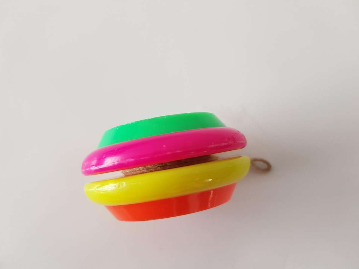 VINATGE & SUPER RARE ORIGINAL RUSSELL YO-YO ISSUED IN 1981 IN SUPPORT OF THE S.A.D.F.