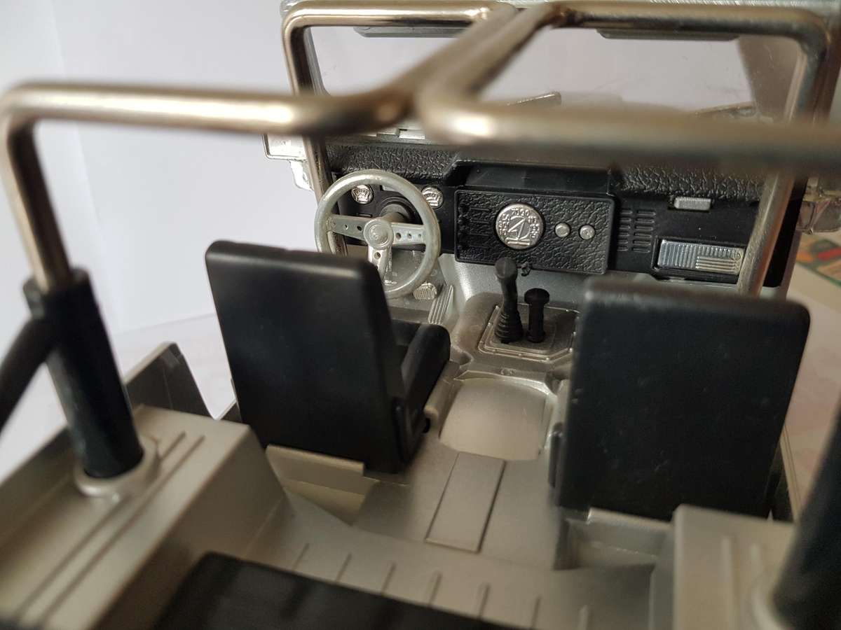 CJ-7 JEEP RENEGADE 4 X 4 TRACTION - SILVER - ACQUIRED IN 1986 - MODEL CAR - 1/18 SCALE - BATTERY OPE