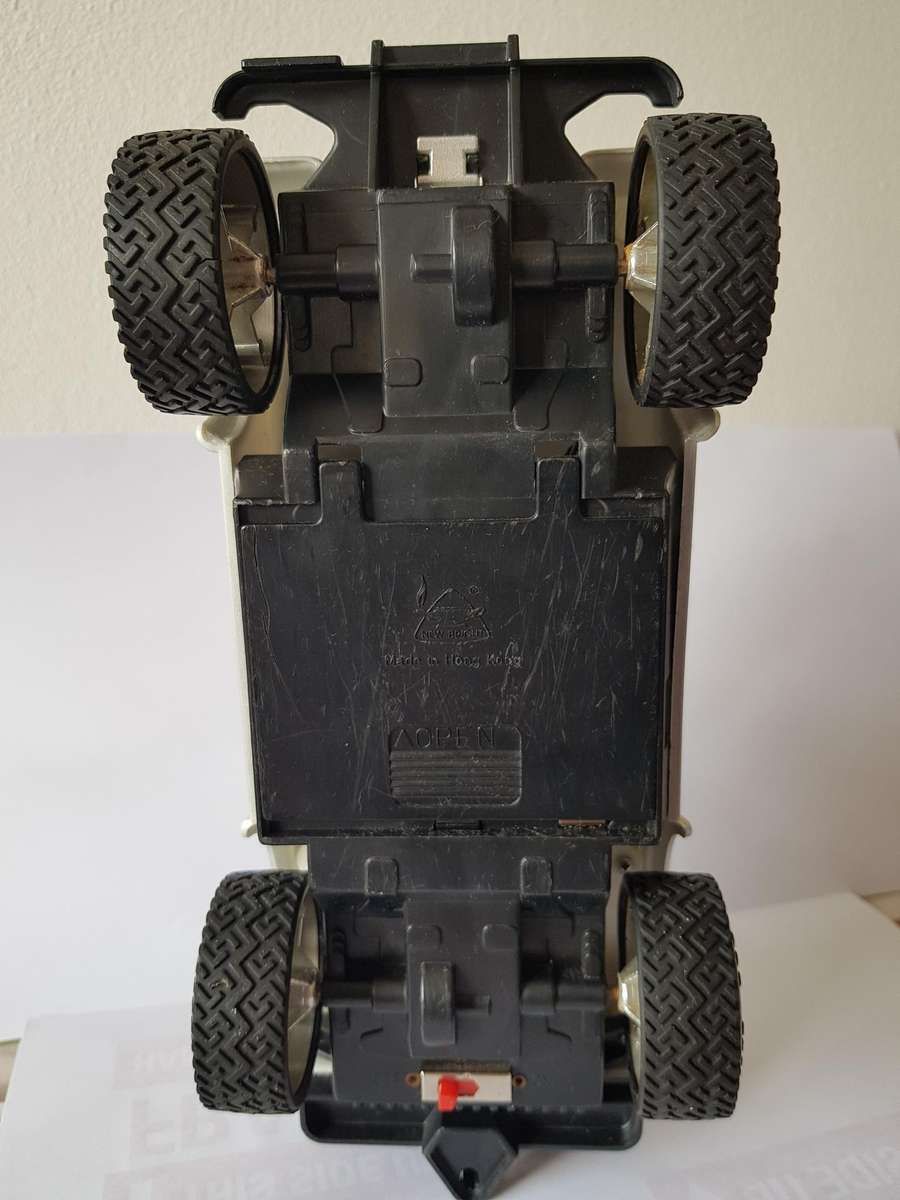 CJ-7 JEEP RENEGADE 4 X 4 TRACTION - SILVER - ACQUIRED IN 1986 - MODEL CAR - 1/18 SCALE - BATTERY OPE