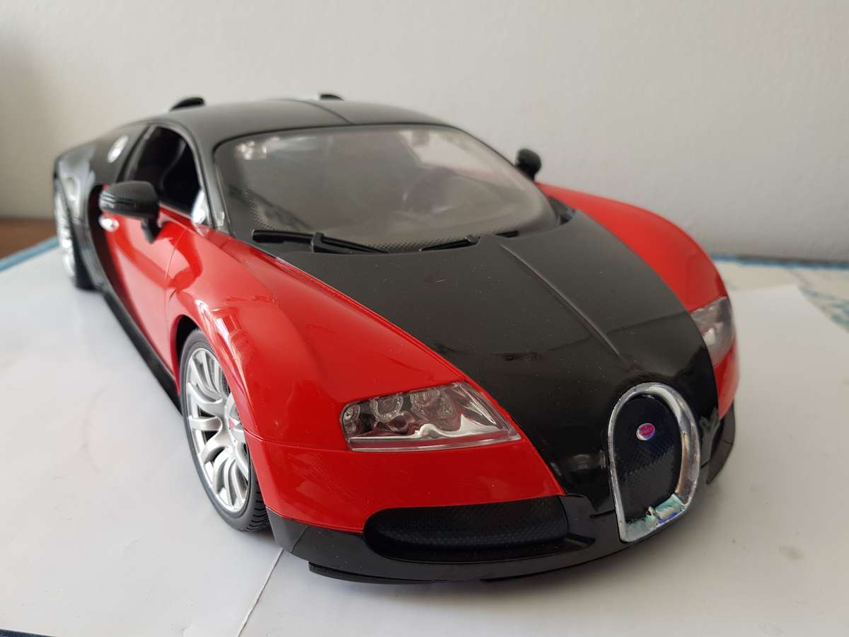 COLLECTABLE BUGATTI VEYRON 16.4 REMOTE CONTROL LARGE 1/12 SCALE MODEL CAR.