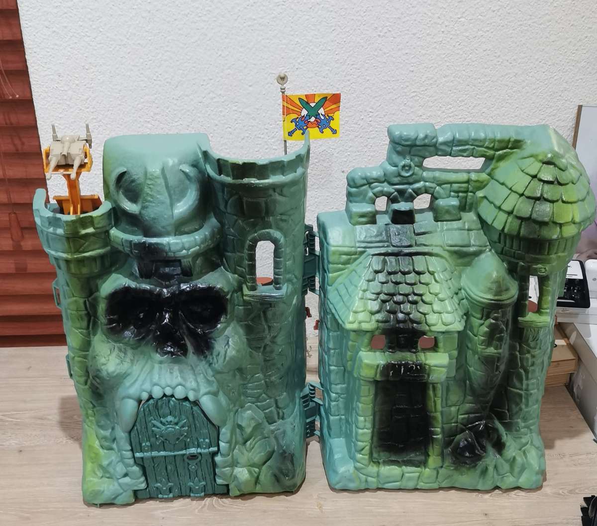 RARE & COLLECTABLE MASTERS OF THE UNIVERSE CASTLE GRAYSKULL MOTU MATTEL FROM 1986.
