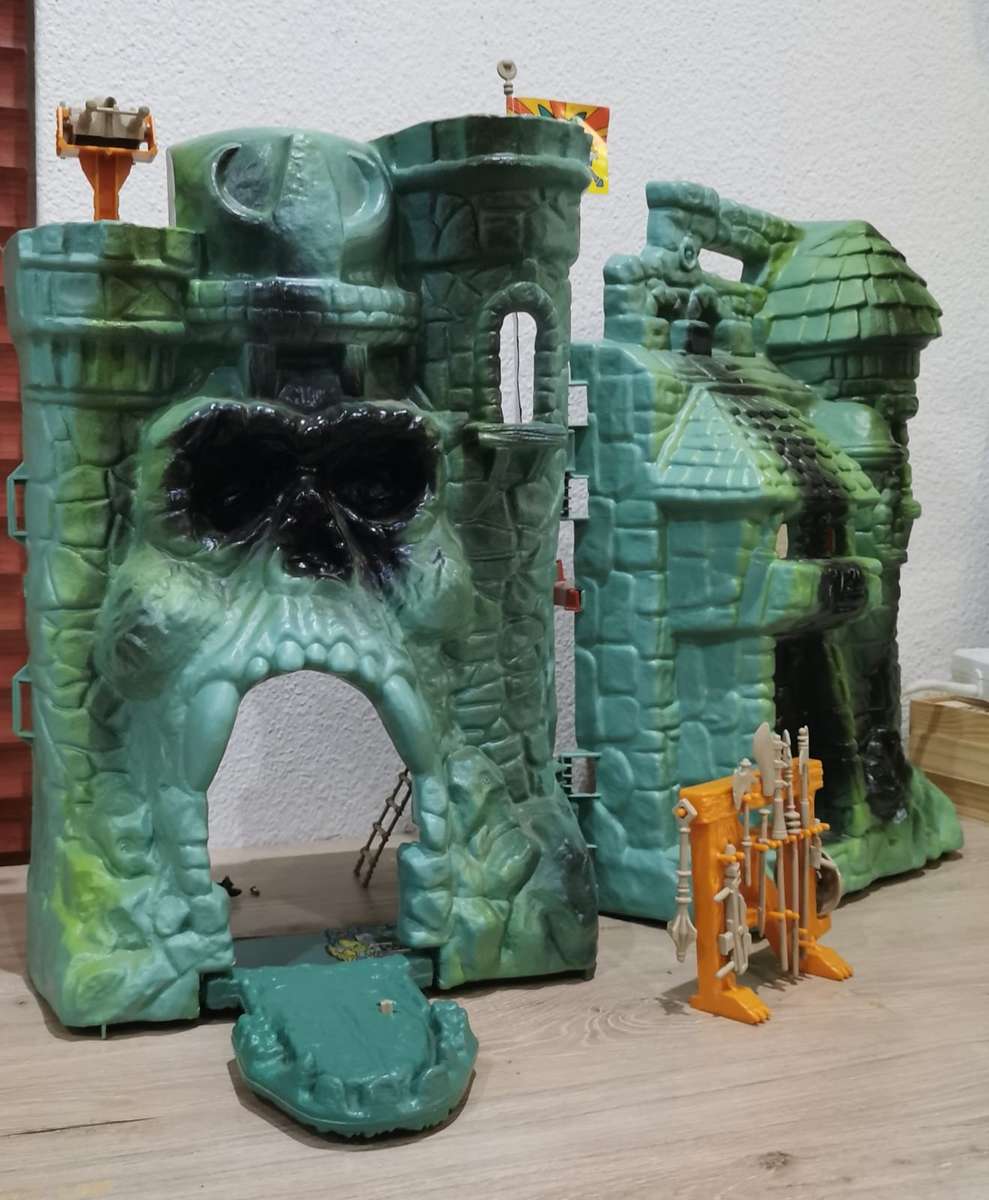 RARE & COLLECTABLE MASTERS OF THE UNIVERSE CASTLE GRAYSKULL MOTU MATTEL FROM 1986.
