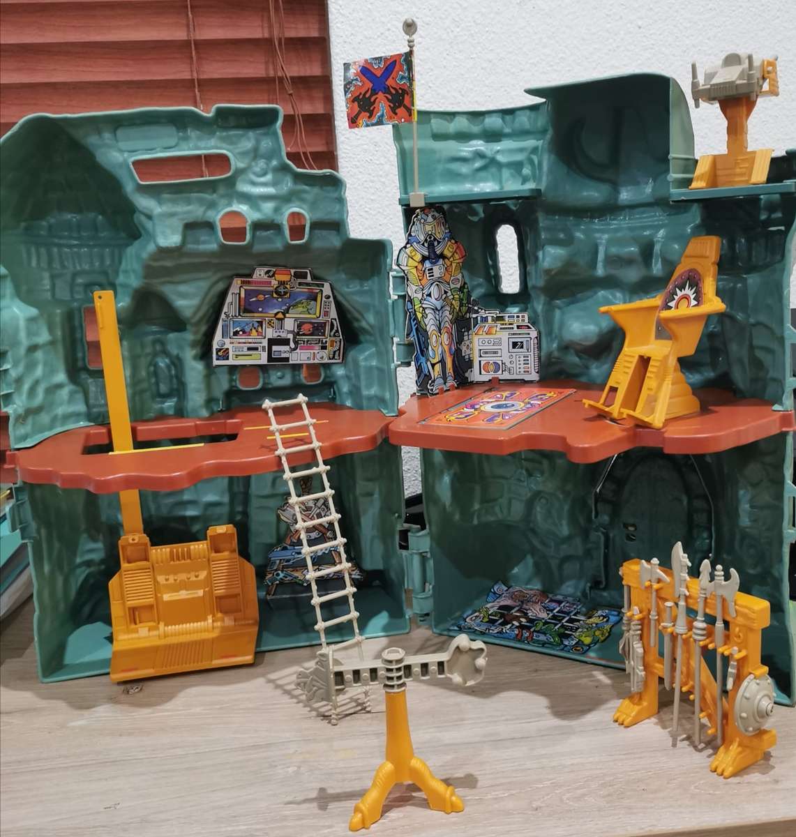 RARE & COLLECTABLE MASTERS OF THE UNIVERSE CASTLE GRAYSKULL MOTU MATTEL FROM 1986.