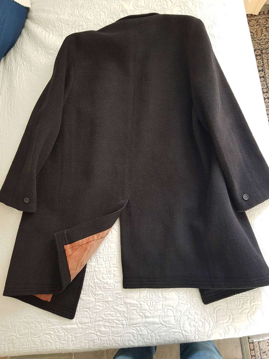 SMART MENS SINGLE BREASTED THREE-QUARTER WOOL COAT.