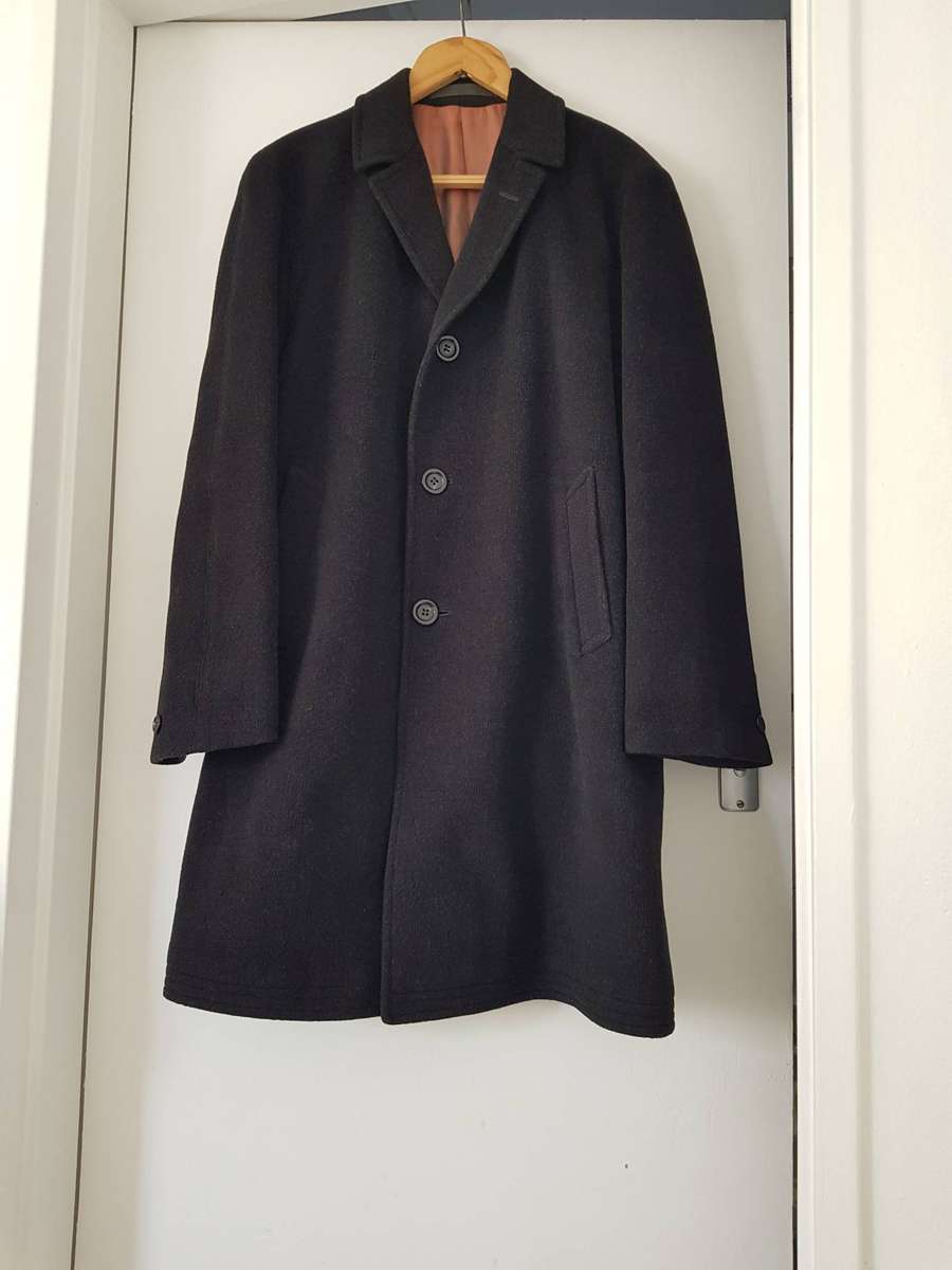 SMART MENS SINGLE BREASTED THREE-QUARTER WOOL COAT.