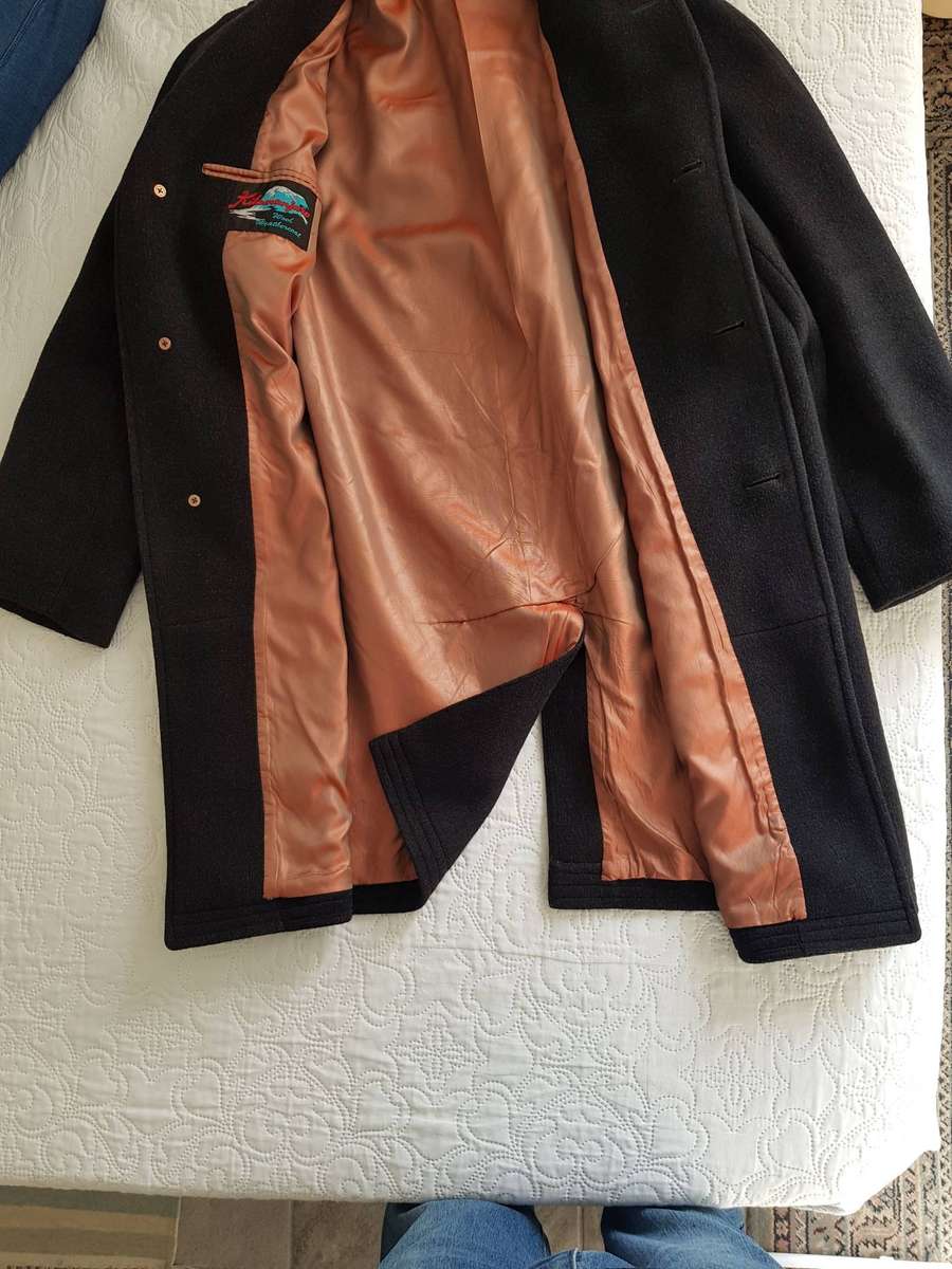 SMART MENS SINGLE BREASTED THREE-QUARTER WOOL COAT.