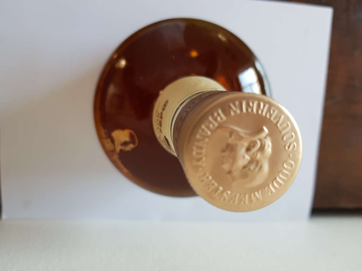 VINTAGE OUDEMEESTER SOUVEREIN POTSTILLED 12 YEAR OLD BRANDY IN UNIQUE SHAPED DECANTER.