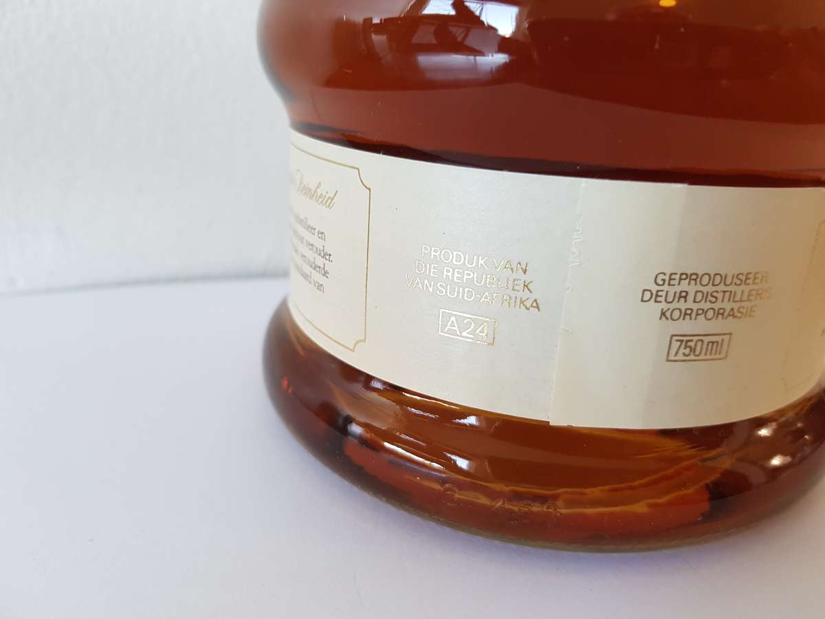 VINTAGE OUDEMEESTER SOUVEREIN POTSTILLED 12 YEAR OLD BRANDY IN UNIQUE SHAPED DECANTER.