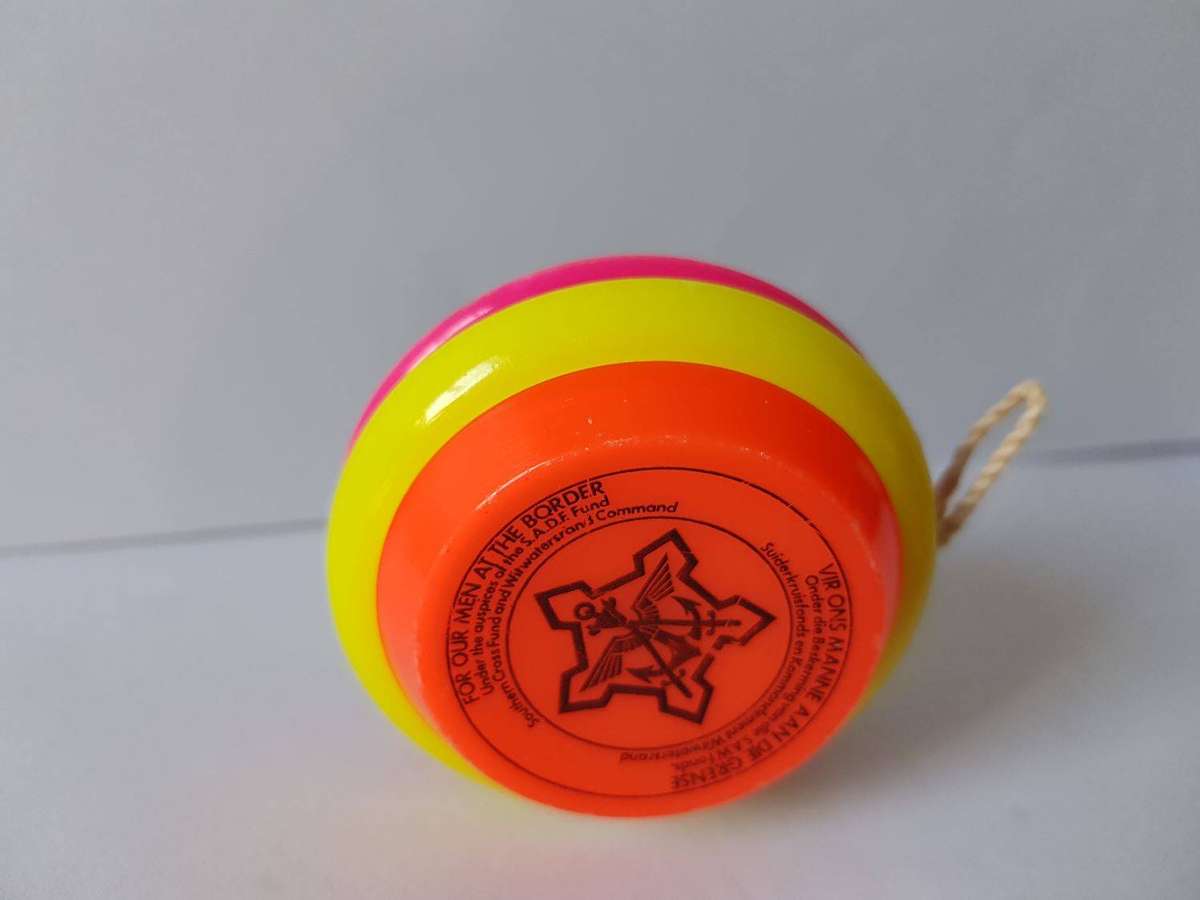 VINATGE & SUPER RARE ORIGINAL RUSSELL YO-YO ISSUED IN 1981 IN SUPPORT OF THE S.A.D.F.