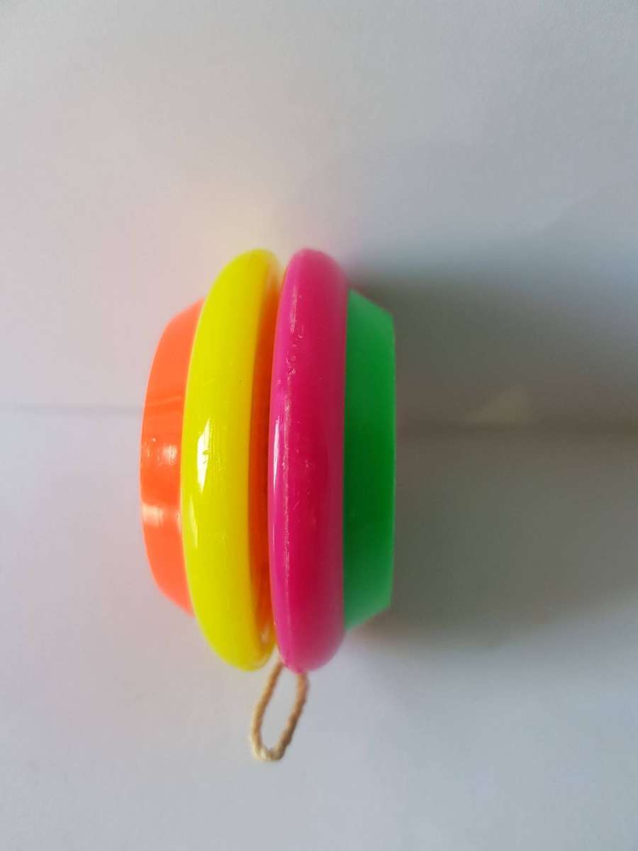 VINATGE & SUPER RARE ORIGINAL RUSSELL YO-YO ISSUED IN 1981 IN SUPPORT OF THE S.A.D.F.