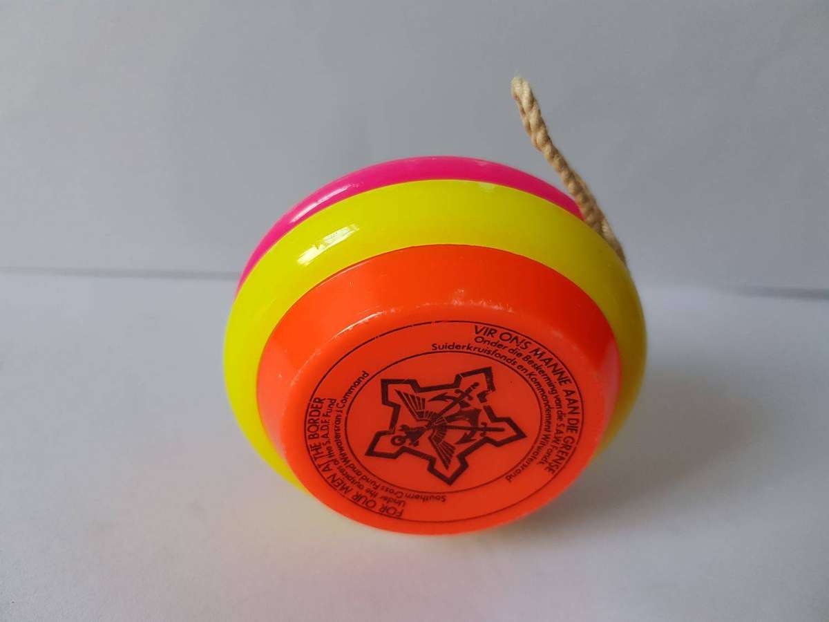 VINATGE & SUPER RARE ORIGINAL RUSSELL YO-YO ISSUED IN 1981 IN SUPPORT OF THE S.A.D.F.