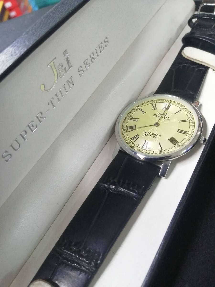 J&i collection classic wristwatch
