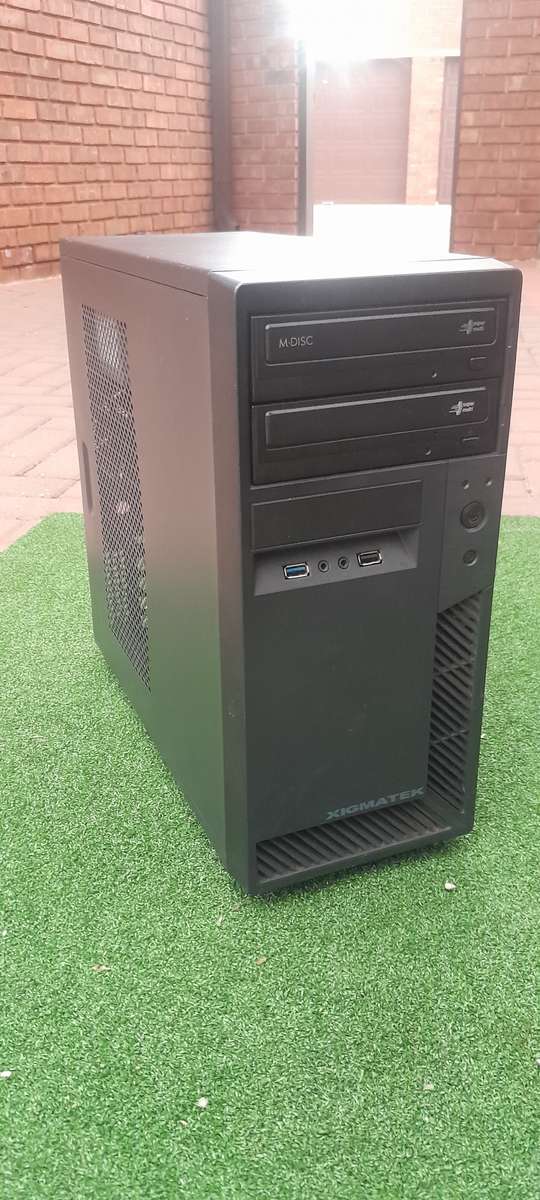 4th Gen Core i7-4790K, Gigabyte GA-B85M-D3H Board, 16Gb Ram, 128 SSD and 500Gb HDD