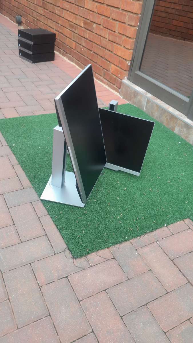 HP EliteDisplay E223 21.5" LED 1920x1080 FHD Display Port/HDMI IPS Silver Class A | Monitor