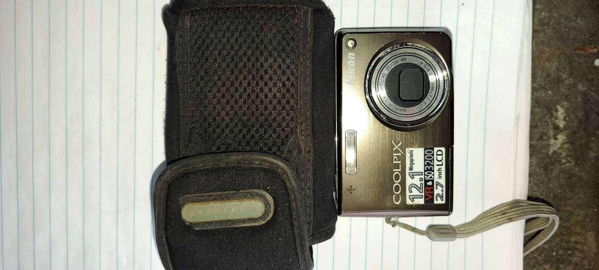 Nikon Coolpix S700 digital camera