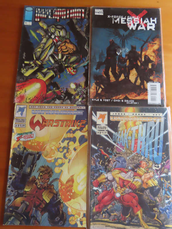 Comics -4 comics in plastic sleeve never read # 4