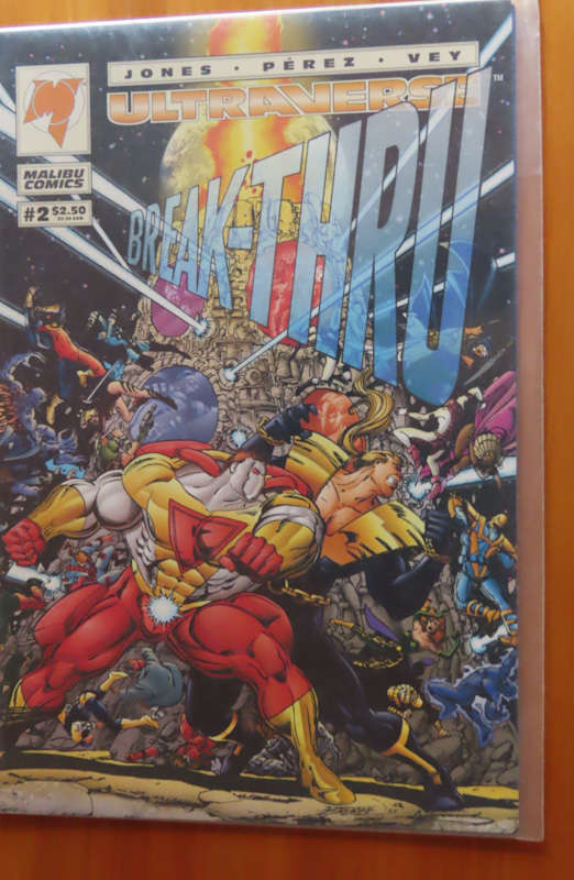 Comics -4 comics in plastic sleeve never read # 4