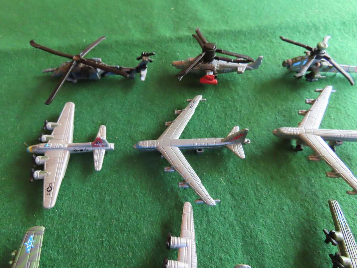 Galoob Micro Toys - 9 Aircraft