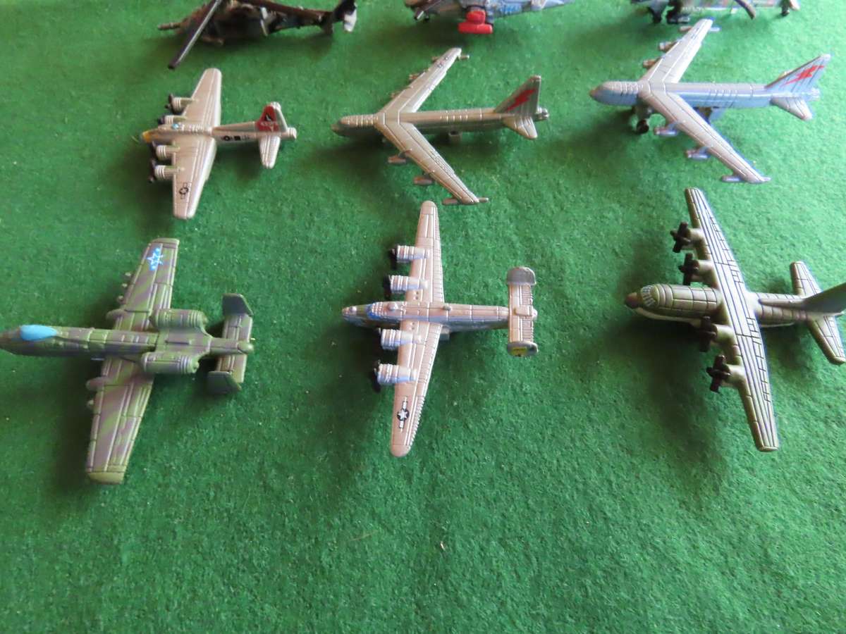 Galoob Micro Toys - 9 Aircraft