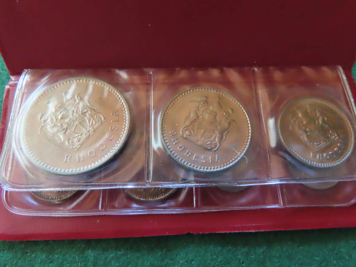 Rhodesia - Coin Set in Folder 1/2d and 2 1/2d 1970 1c and 20 c 1977 5c 1976 10c and 25c 1975
