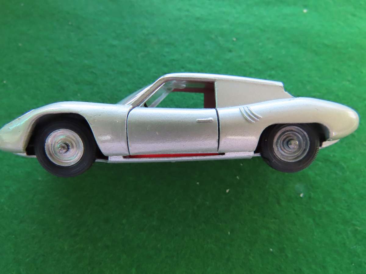 Porsche Le Mans - Solido boxed never played with